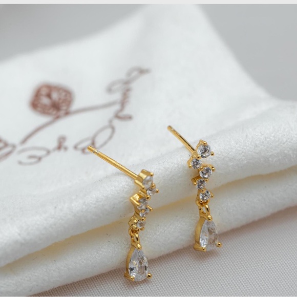 Zara Jewelry - Zara 925 sterling silver dangle earrings with pear sharped CZ